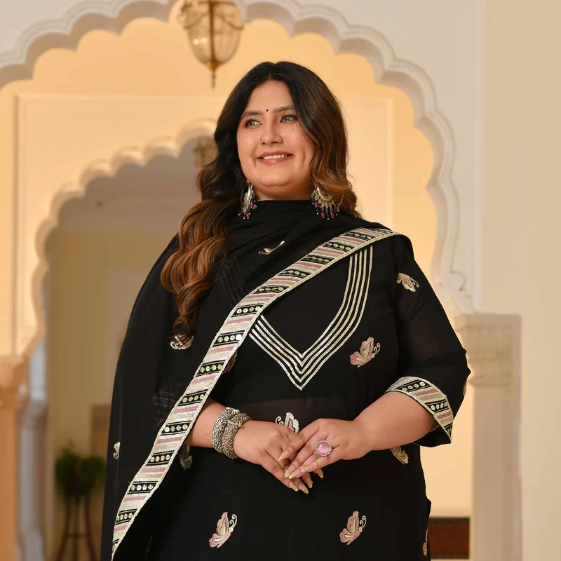 Black-Cape-Set-Lavina-SCL_7756-2.webp